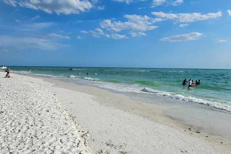 Weißer Sandstrand von Anna Maria Island in Florida – Familienurlaub am Golf von Mexiko während der Rundreise