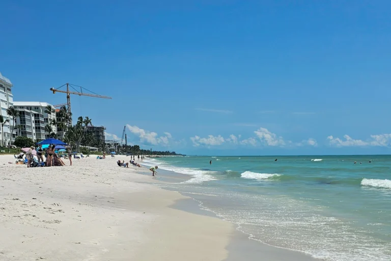 einer Sandstrand in Naples am Golf von Mexiko – Florida Rundreise mit Kind und Badeurlaub verbinden