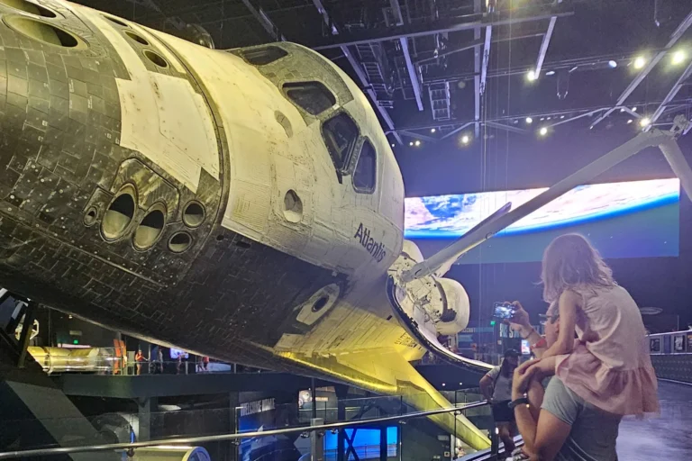 Space Shuttle Atlantis im Kennedy Space Center – Highlight für Familien während einer Florida Rundreise mit Kind