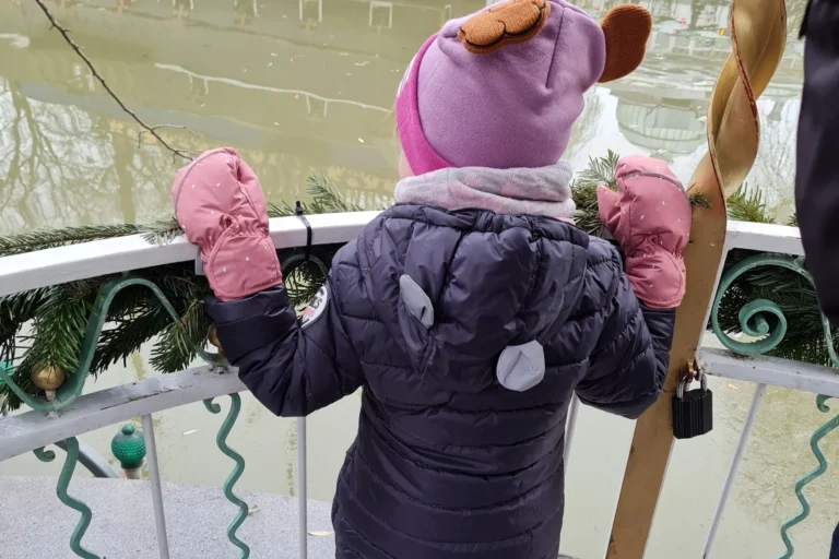 Kopenhagen im Winter mit Kindern - mit Kind im Tivoli Kopenhagen