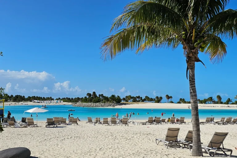 Strand auf Ocean Cay, der privaten Insel von MSC Cruises auf den Bahamas